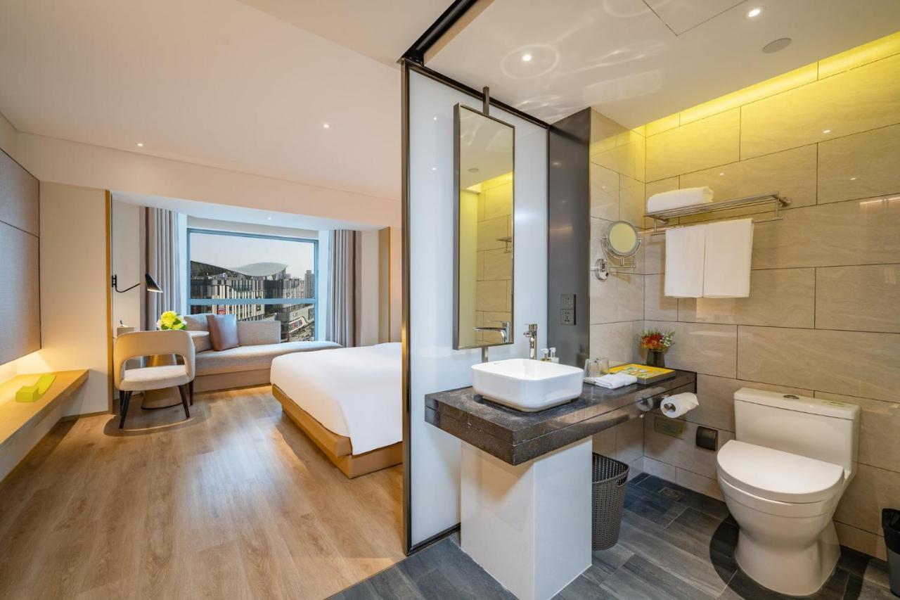 Holiday Inn Shanghai Huaxia By Ihg - Overlooking City Scenery At Sky View Restaurant المظهر الخارجي الصورة