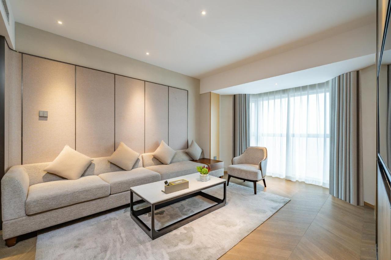 Holiday Inn Shanghai Huaxia By Ihg - Overlooking City Scenery At Sky View Restaurant المظهر الخارجي الصورة