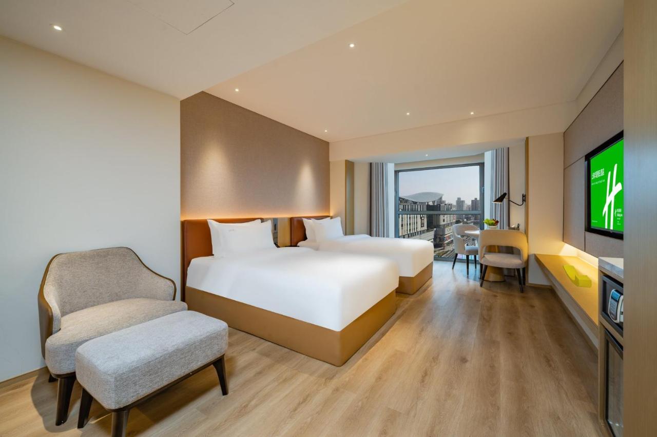 Holiday Inn Shanghai Huaxia By Ihg - Overlooking City Scenery At Sky View Restaurant المظهر الخارجي الصورة