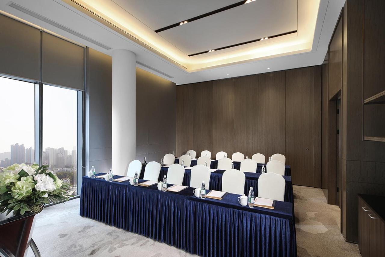 Holiday Inn Shanghai Huaxia By Ihg - Overlooking City Scenery At Sky View Restaurant المظهر الخارجي الصورة