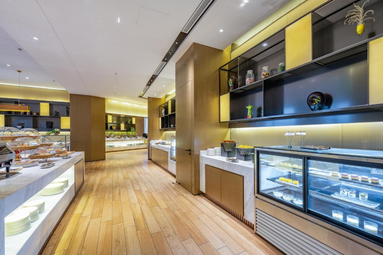Holiday Inn Shanghai Huaxia By Ihg - Overlooking City Scenery At Sky View Restaurant المظهر الخارجي الصورة