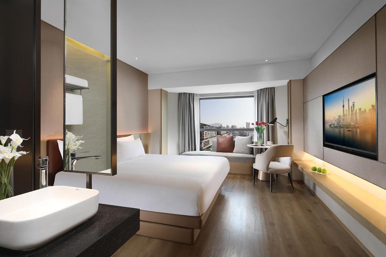 Holiday Inn Shanghai Huaxia By Ihg - Overlooking City Scenery At Sky View Restaurant المظهر الخارجي الصورة
