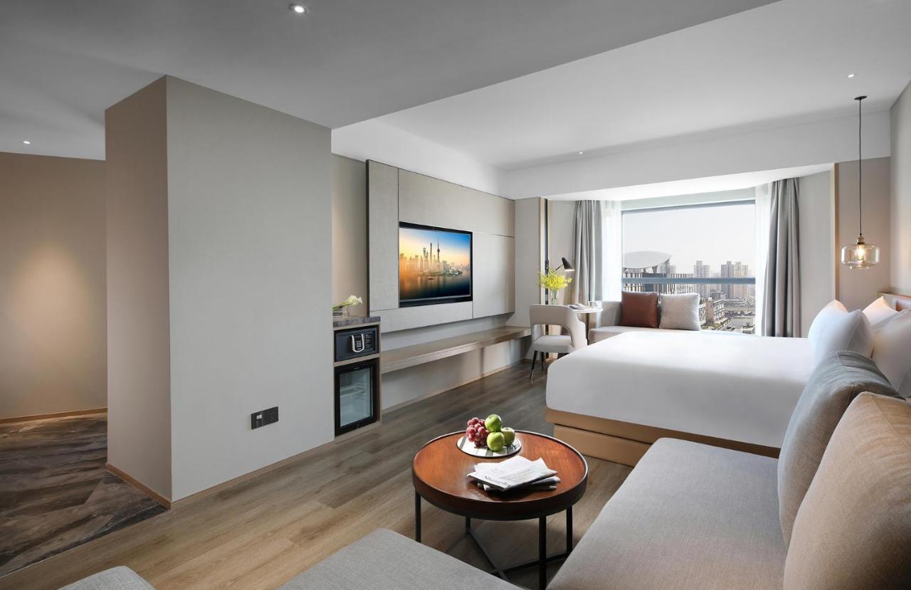 Holiday Inn Shanghai Huaxia By Ihg - Overlooking City Scenery At Sky View Restaurant المظهر الخارجي الصورة