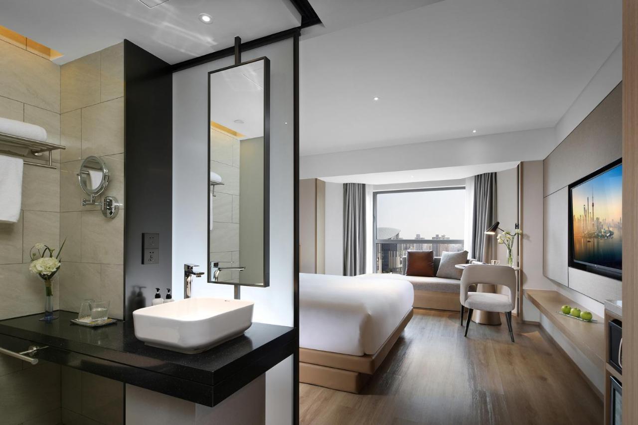 Holiday Inn Shanghai Huaxia By Ihg - Overlooking City Scenery At Sky View Restaurant المظهر الخارجي الصورة