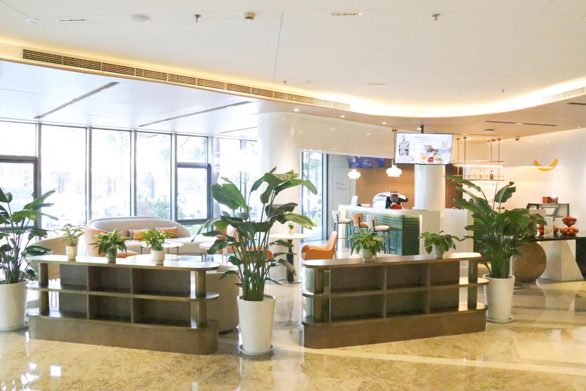 Holiday Inn Shanghai Huaxia By Ihg - Overlooking City Scenery At Sky View Restaurant المظهر الخارجي الصورة