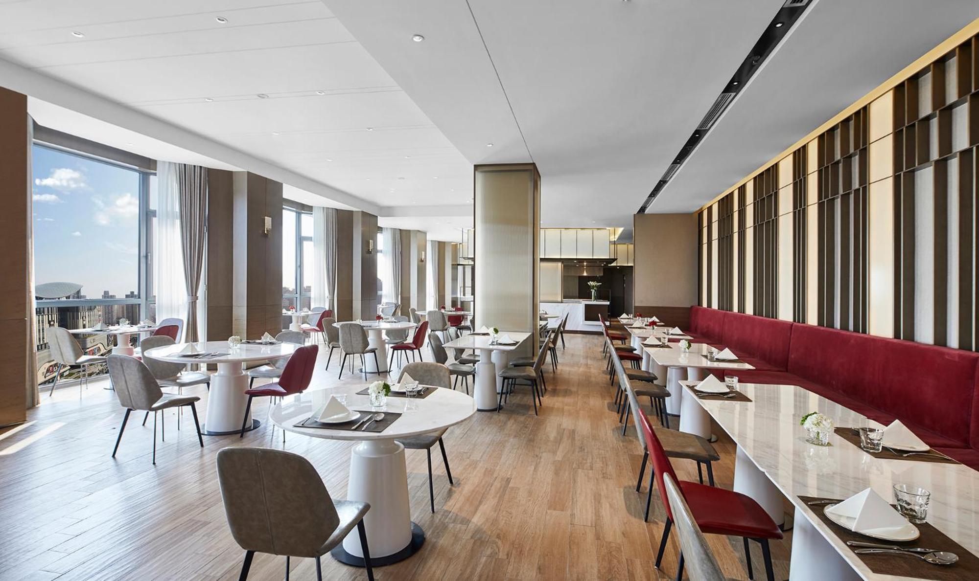 Holiday Inn Shanghai Huaxia By Ihg - Overlooking City Scenery At Sky View Restaurant المظهر الخارجي الصورة