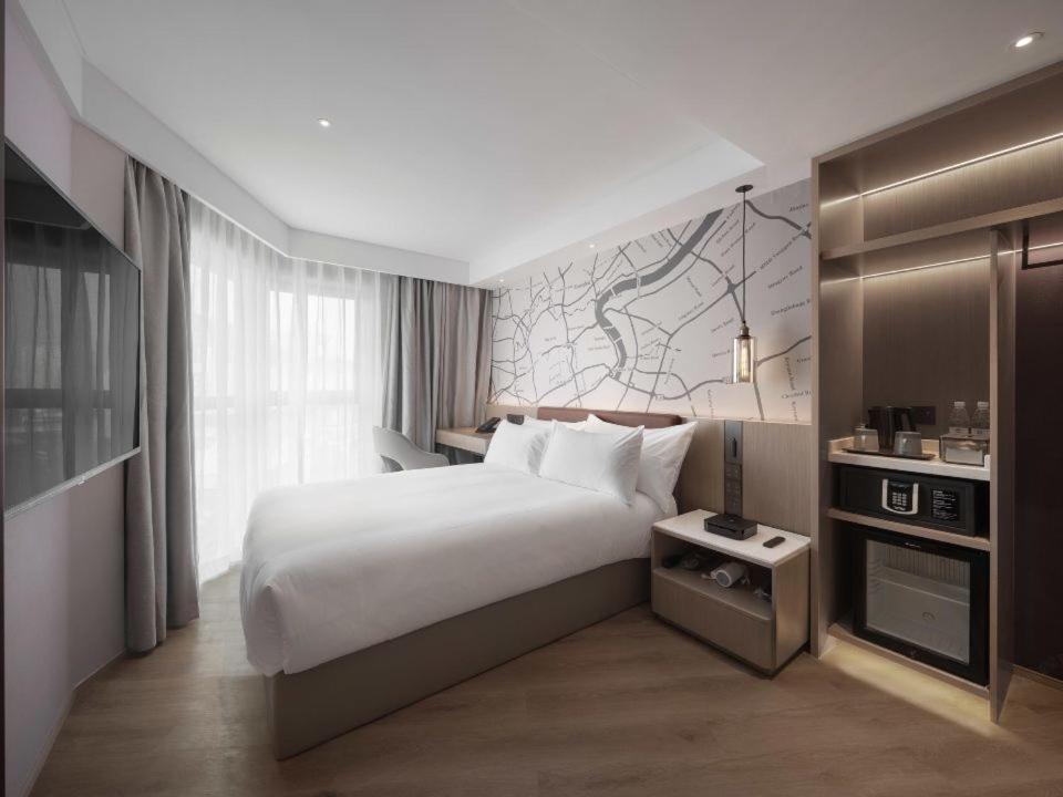Holiday Inn Shanghai Huaxia By Ihg - Overlooking City Scenery At Sky View Restaurant المظهر الخارجي الصورة