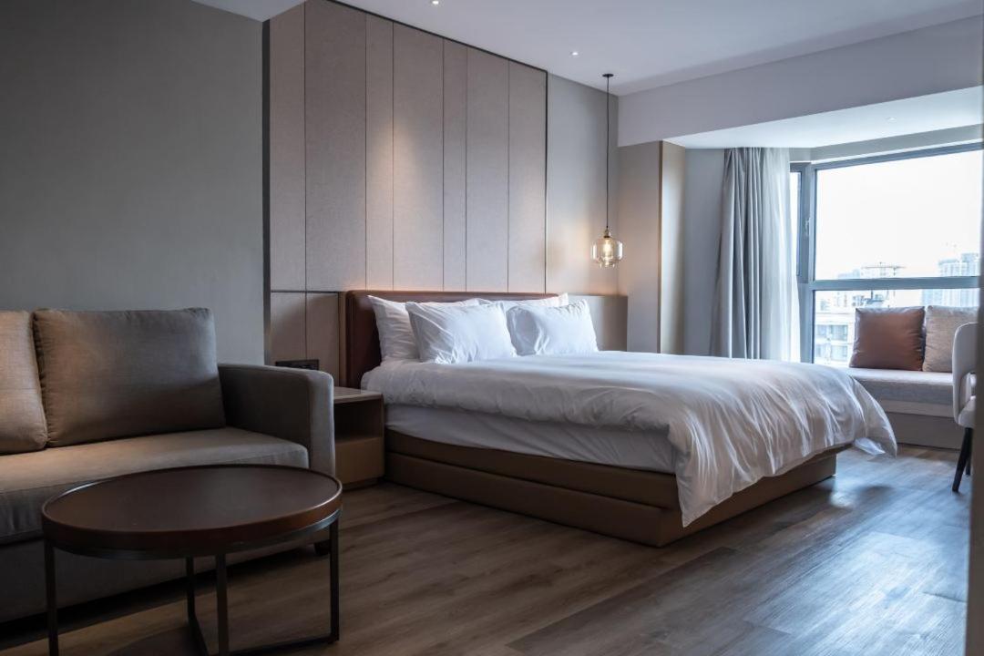 Holiday Inn Shanghai Huaxia By Ihg - Overlooking City Scenery At Sky View Restaurant المظهر الخارجي الصورة
